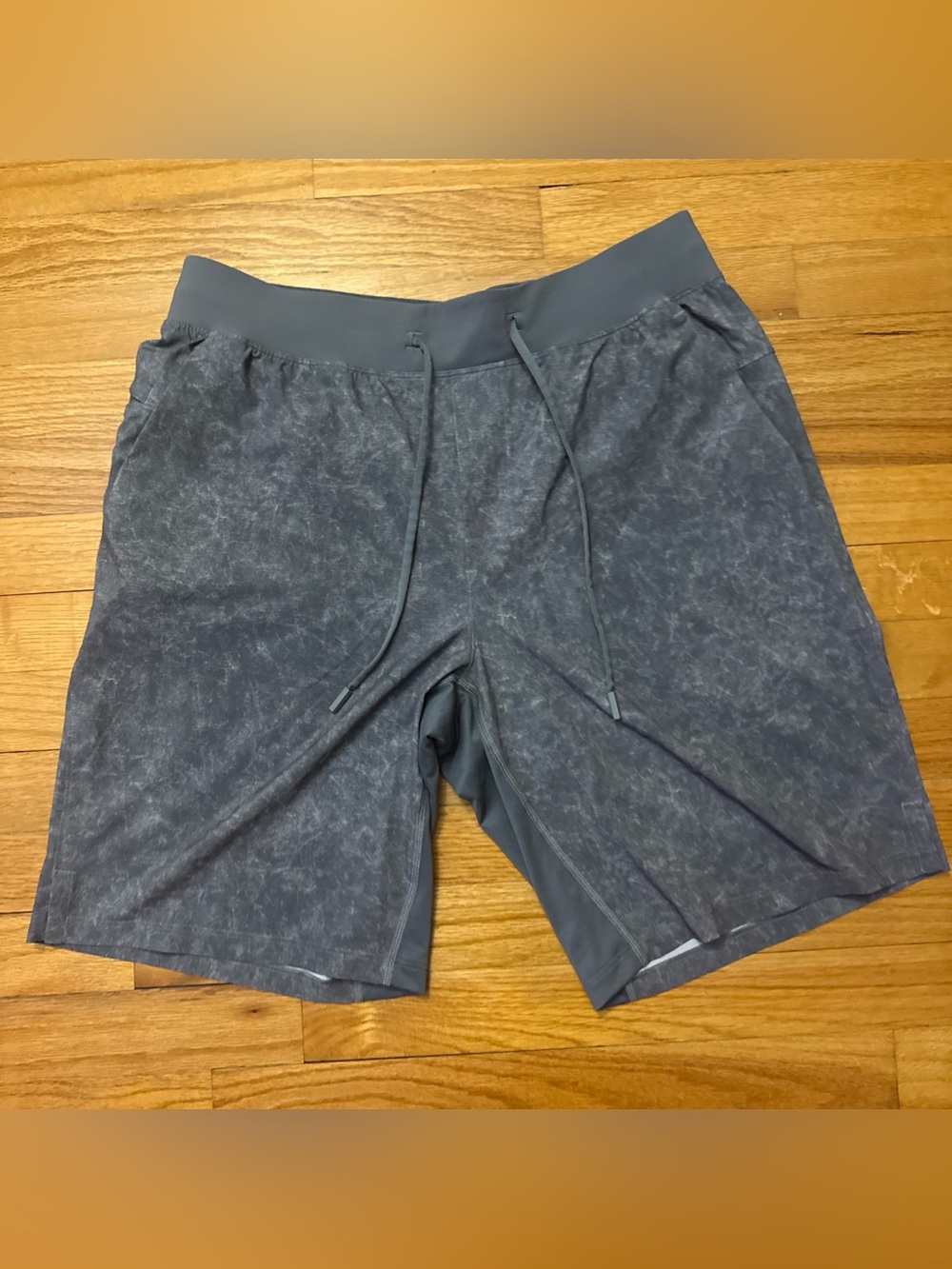 Lululemon Shorts Mens Large Gray T.H.E. Linerless 9" Running Logo Gym Stretch